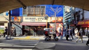 ハビットパーソナルジム銀座店への行き方③：いきなりステーキ正面