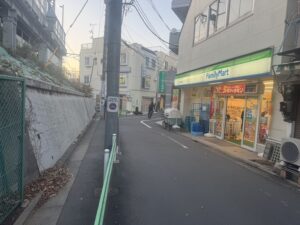 ハビットパーソナルジム緑ヶ丘店への行き方3：駅前通りの歩道