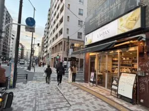HABIT PERSONAL GYM 中目黒店への行き方：【写真3：ラ・パン前〜信号付近】
