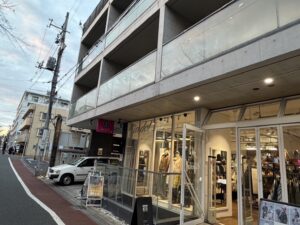 ハビットパーソナルジム中目黒店への行き方：【写真6：Kindai外観・ジム入口】