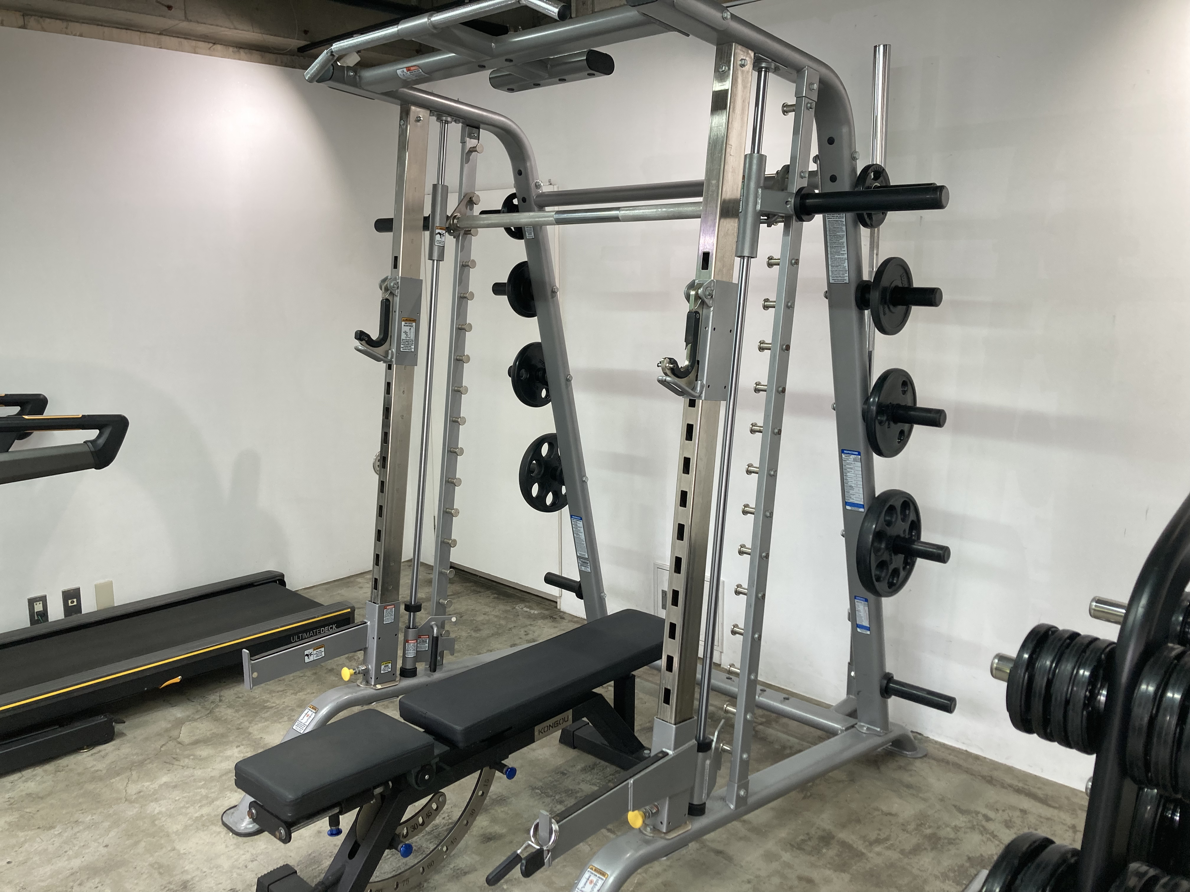 HABIT PERSONAL GYM(ハビットパーソナルジム) 池尻大橋店 スミスマシン